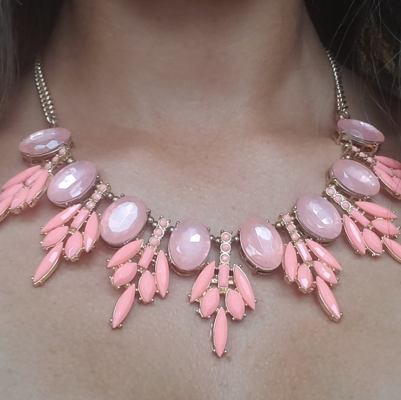 COPY - Gorgeous coral statement necklace - Picture 4 of 7